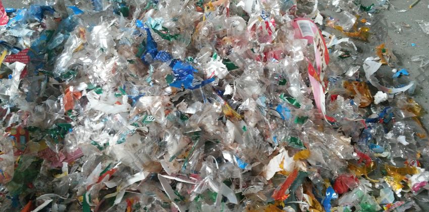 破解固废处理难题？小型撕碎机引领行业破局！